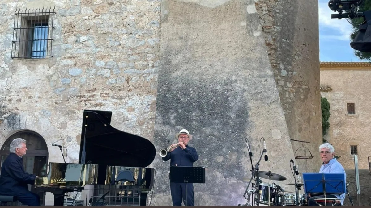 TRES QUARTANS. MANEL CAMP TRIO